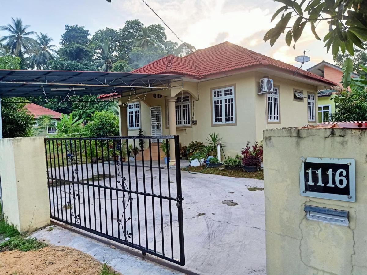 Nurul Amin Guest House Pantai Cahaya Bulan Кота-Бару Экстерьер фото
